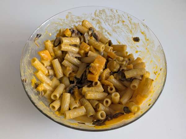 Pasta al horno con calabaza, setas y bechamel - Preparación paso 7