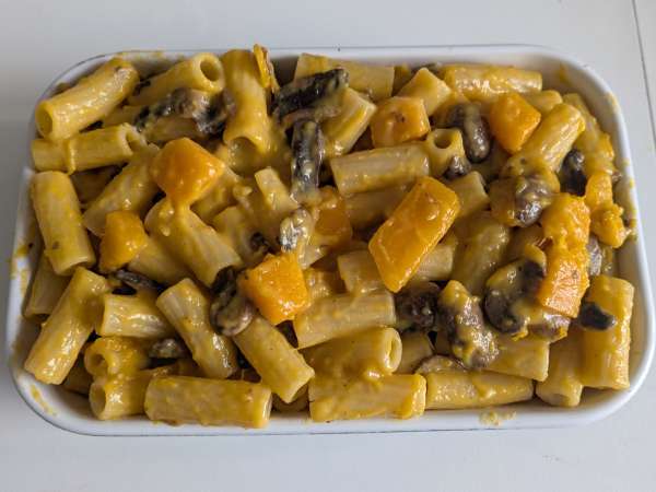 Pasta al horno con calabaza, setas y bechamel - Preparación paso 8
