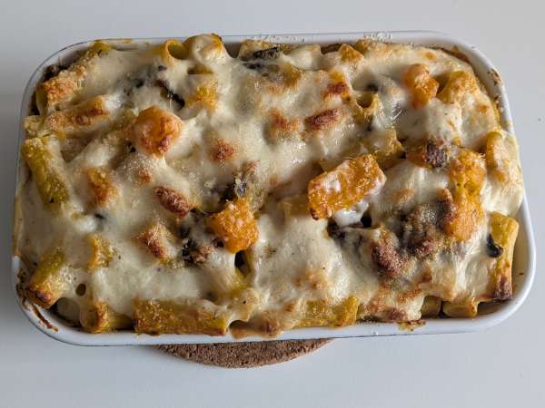 Pasta al horno con calabaza, setas y bechamel - Preparación paso 10