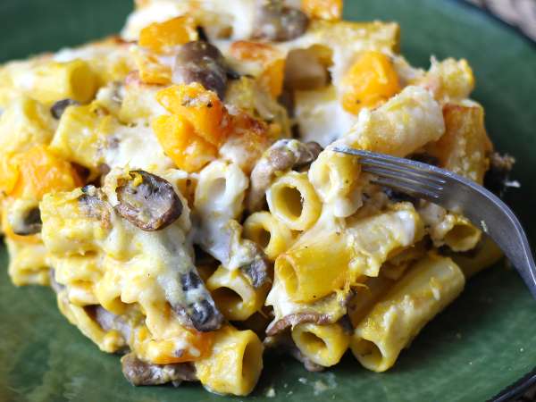 Pasta al horno con calabaza, setas y bechamel - Preparación paso 11