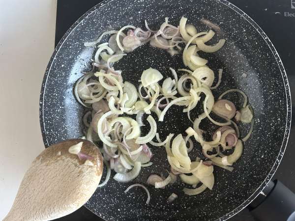 Sándwich crujiente de champiñones y queso fundido - Preparación paso 2