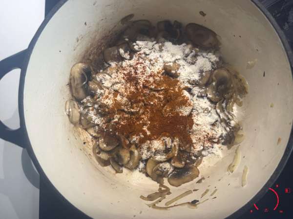 Sopa húngara de champiñones (gombaleves): receta fácil y cremosa - Preparación paso 4