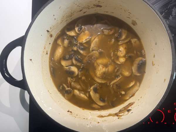 Sopa húngara de champiñones (gombaleves): receta fácil y cremosa - Preparación paso 5