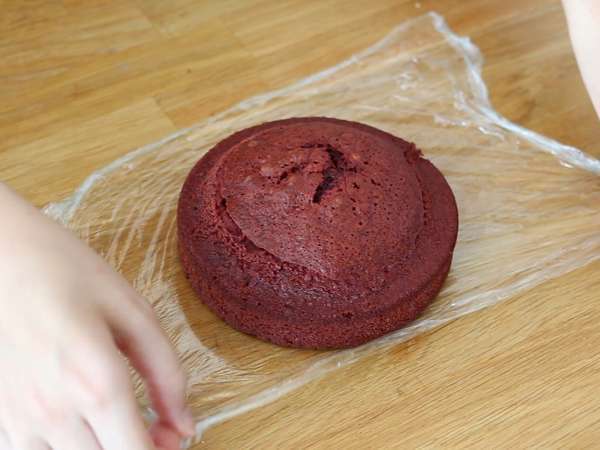 Tarta Red Velvet especial para Halloween - Preparación paso 6