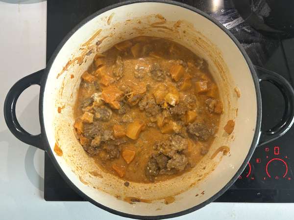 Guiso de calabaza y carne picada en una sola cazuela: cremoso y especiado - Preparación paso 5