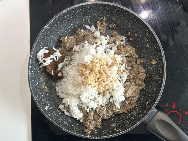 Rollitos de col rellenos de setas, arroz y miso - Preparación paso 5