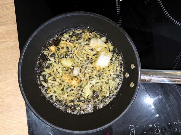 Pasta con setas shimeji y champiñones en salsa cremosa - Preparación paso 3