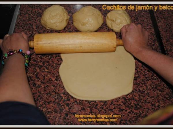 Cachitos venezolanos de jamón y beicon. - Preparación paso 3