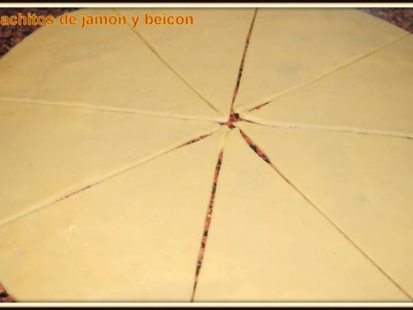 Cachitos venezolanos de jamón y beicon. - Preparación paso 4