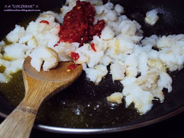 Pimientos del piquillo rellenos de bacalao - Preparación paso 3