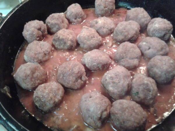 Albóndigas de carne con salsa de tomate y queso (sin huevos) - Preparación paso 5