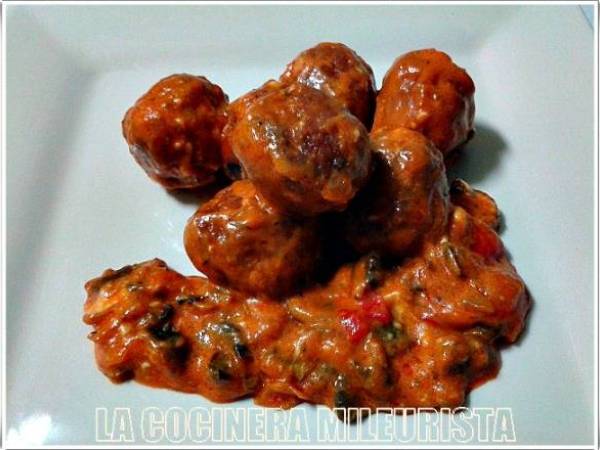 Albóndigas de carne con salsa de tomate y queso (sin huevos) - Preparación paso 7