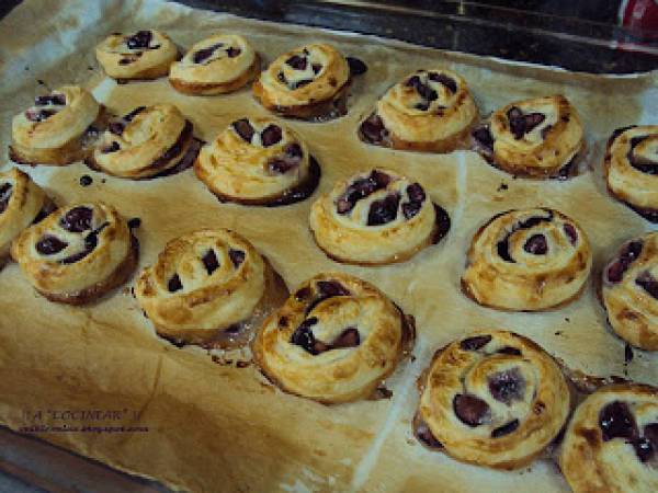 Espirales de hojaldre con cerezas y leche condensada - Preparación paso 5