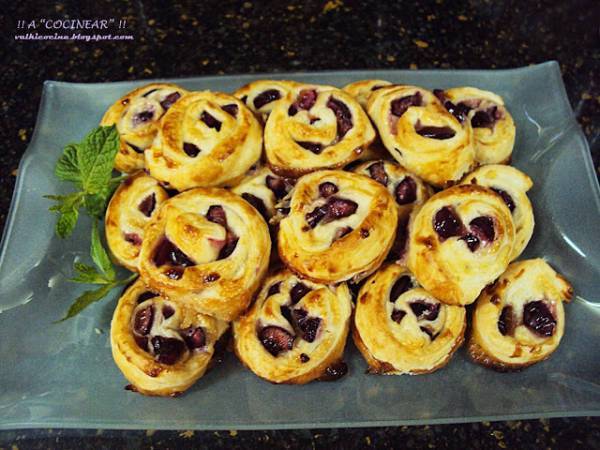 Espirales de hojaldre con cerezas y leche condensada - Preparación paso 6