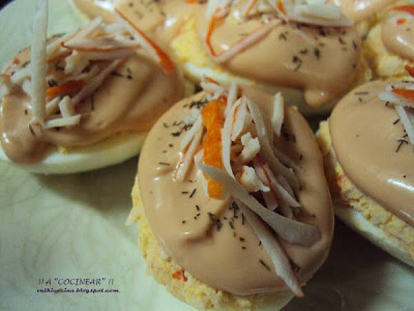 Huevos rellenos de surimi con salsa rosa - Preparación paso 6