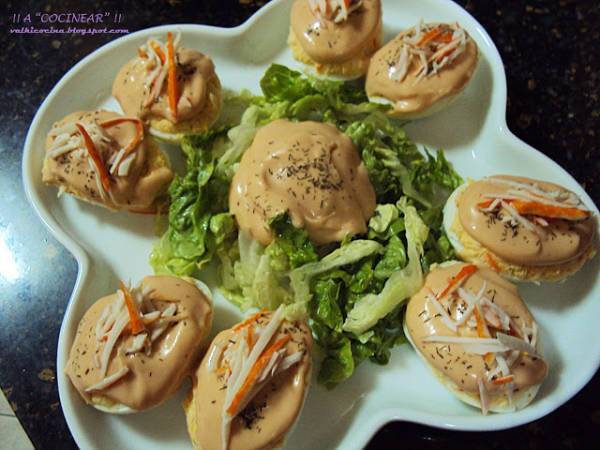 Huevos rellenos de surimi con salsa rosa - Preparación paso 7