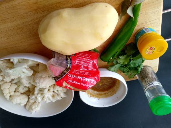 ALOO GOBI (CURRY DE PATATAS Y COLIFLOR) - Preparación paso 2