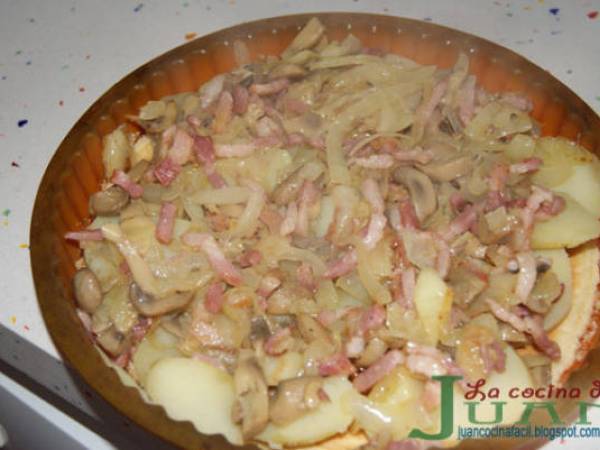 PASTEL DE PATATAS, BEICON, CHAMPIÑONES Y ROQUEFORT - Preparación paso 5