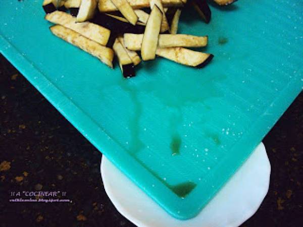 Berenjenas fritas con miel - Preparación paso 3
