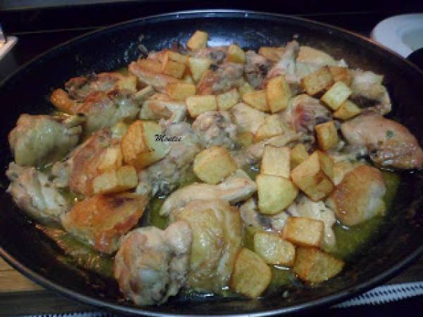 Pollo al ajillo con patatas - Preparación paso 6