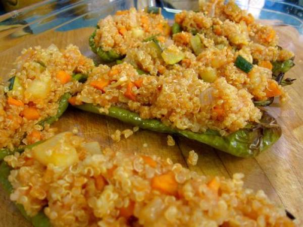 Pimientos verdes rellenos de quinoa con verduritas - Preparación paso 6