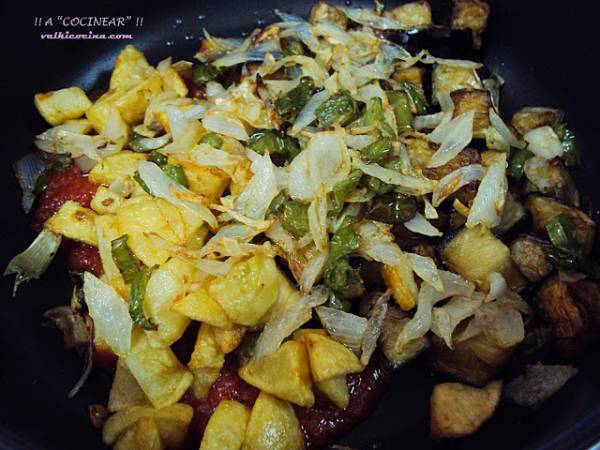 Pisto de berenjenas (con patatas y huevo ) - Preparación paso 3