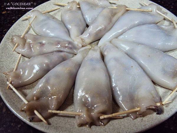 Chipirones en su tinta rellenos de jamón - Preparación paso 3