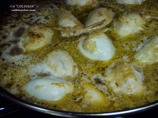 Chipirones en su tinta rellenos de jamón - Preparación paso 4