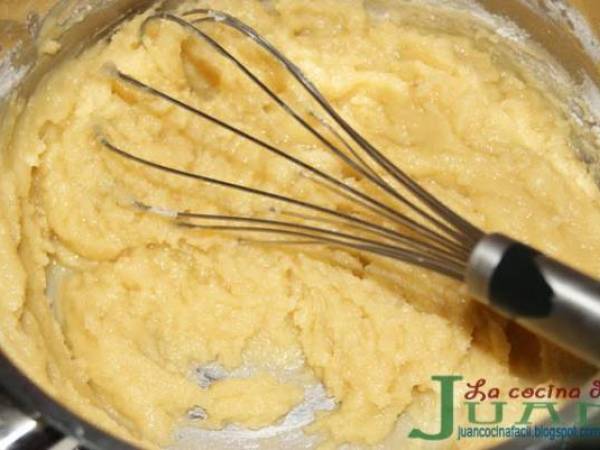 CROQUETAS DE CREMA DE QUESO Y NUECES - Preparación paso 1