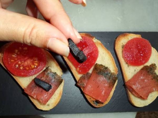 Tosta de Salmon y Ajo Negro - Preparación paso 2