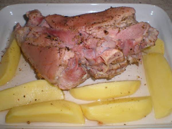 CODILLO AL HORNO CON PATATAS - Preparación paso 2