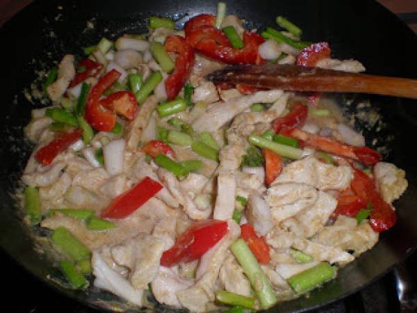 NOODLES CON POLLO Y LECHE DE COCO - Preparación paso 3