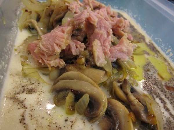Pastel de macarrones con atún y champiñones. - Preparación paso 3