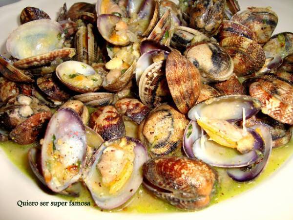 Almejas a la marinera con cebolla - Preparación paso 1