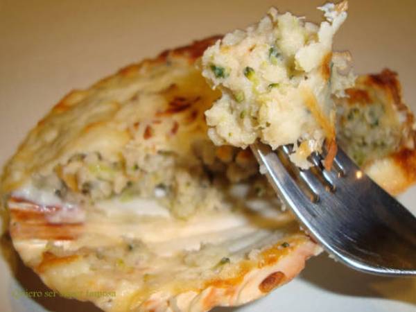 Pastel de patatas y bacalao con bechamel, gratinado al horno. - Preparación paso 1