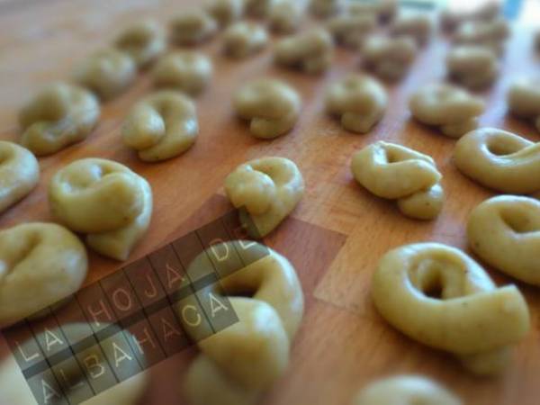 Taralli a la pimienta negra-Taralli al pepe nero - Preparación paso 3