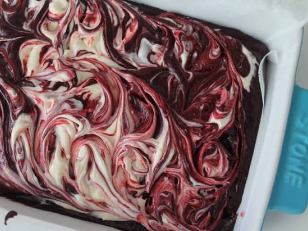 Brownie red velvet cheesecake - Preparación paso 6