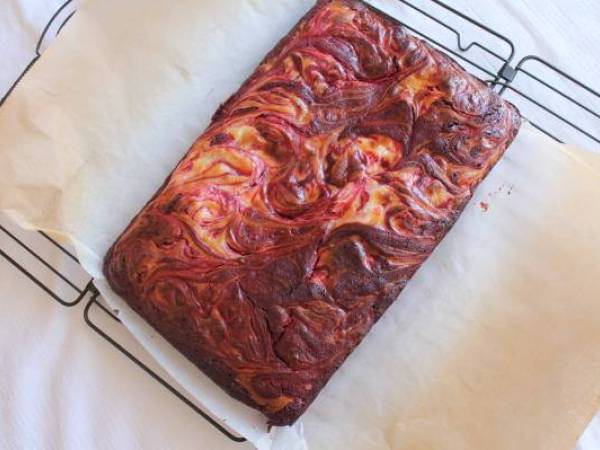 Brownie red velvet cheesecake - Preparación paso 7