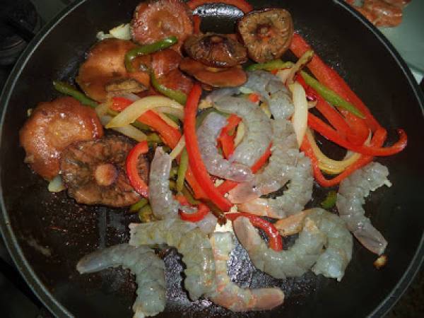 Salteado de Langostinos y Niscalos - Preparación paso 1