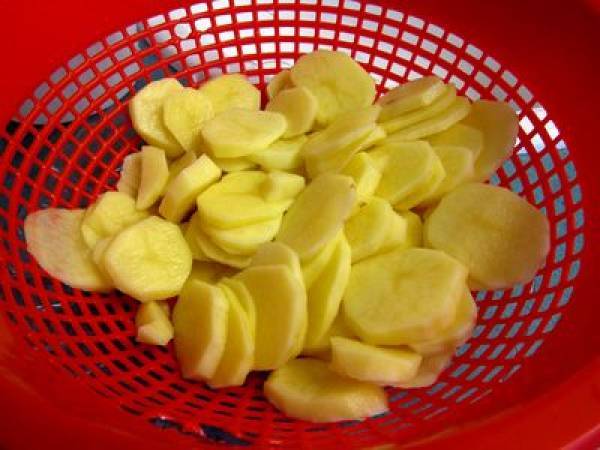 Tortilla de patatas, cebolla y pimientos - Preparación paso 1