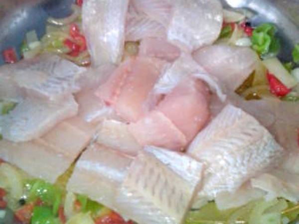 Merluza en salsa - Preparación paso 1
