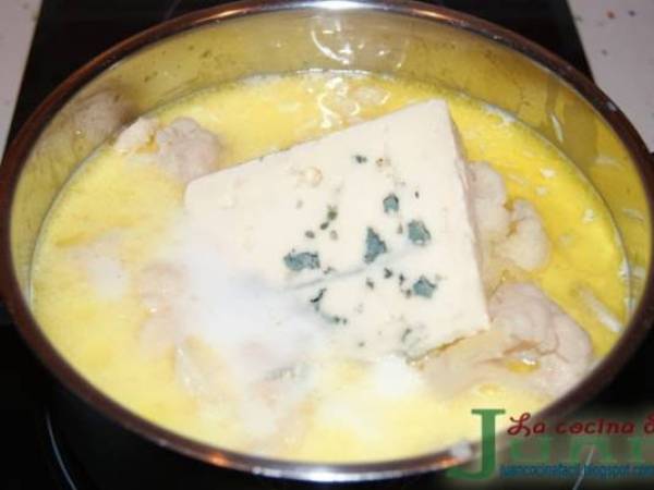 Crema de coliflor al Roquefort - Preparación paso 5
