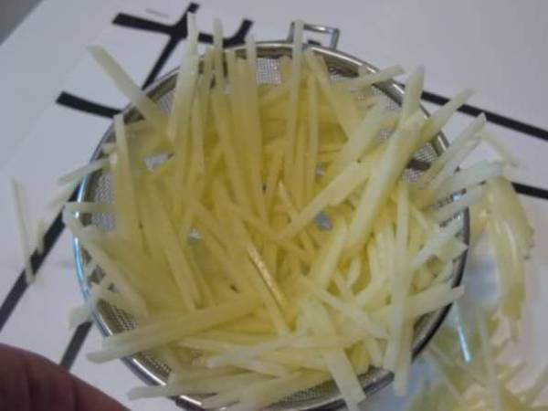 Nidos de patata con foie, huevo frito y jamon serrano - Preparación paso 2