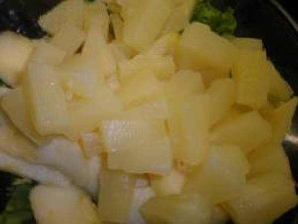 naranjas rellenas de ensalada de pollo y piña - Preparación paso 3