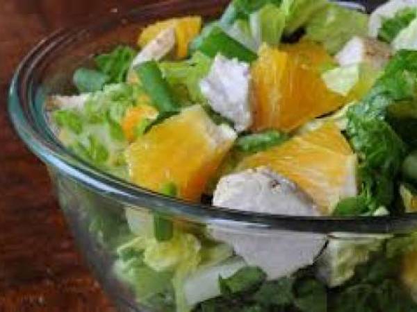 naranjas rellenas de ensalada de pollo y piña - Preparación paso 4