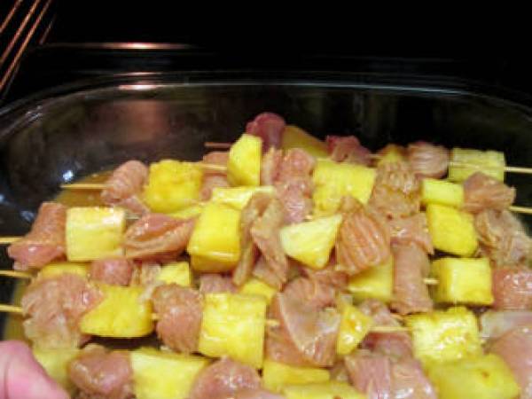 Brochetas de pavo, piña y naranja - Preparación paso 3