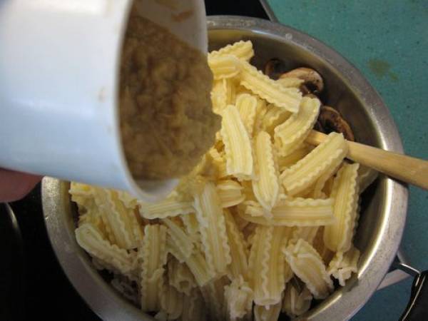 Capricci con champiñones portobello y salsa de puerros - Preparación paso 5