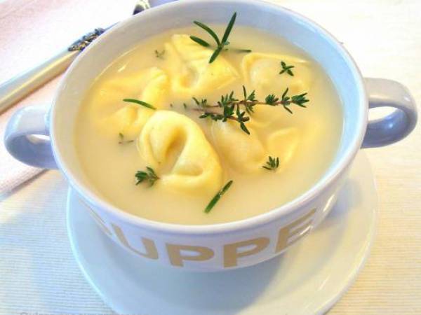 Caldo de pollo con tortellini - Preparación paso 1