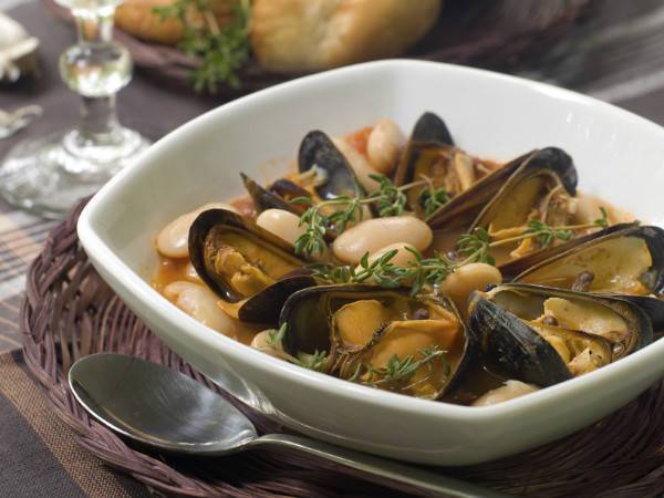 Fabes con mejillones al azafran - Preparación paso 2