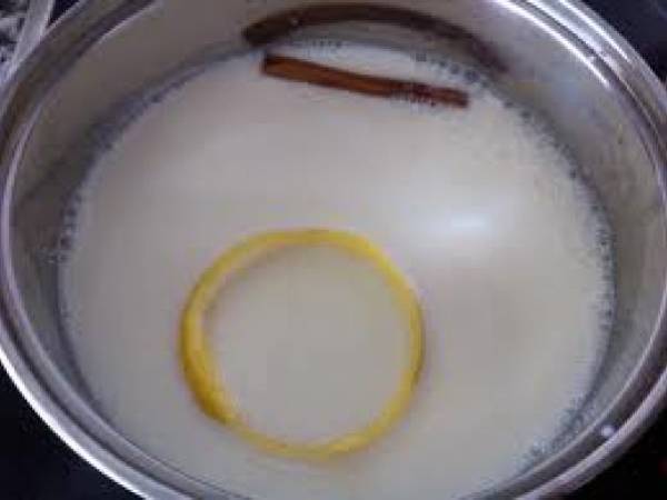 Pudin de manzanas y pasas con canela - Preparación paso 2